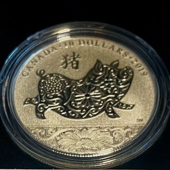 This coin is 99.99% pure silver, with a diameter of 34 millimetres. - Picture 4 of 6